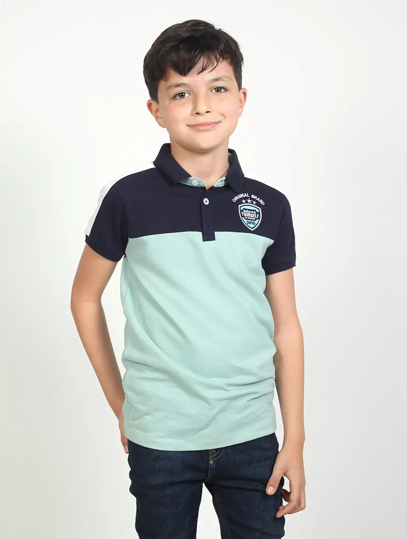 Polo garçon avec badge